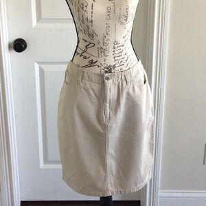 Lic Claiborne classic Beige twill skirt with pockets Sz 8
